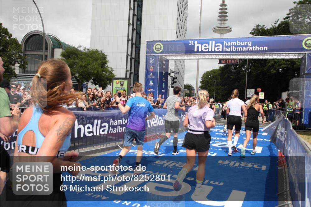 29.06.2025 - hella hamburg halbmarathon Michael Strokosch http://msf.ph/oto/8252801 29.06.2025 10:58:45 Ziel 1319, 2619, 2656, 5675, 6592, 6595, 7659, 8322, 8929, 10943, 11605, 11846, 12862, 13512, 13694, 13880, 14266, 14902, 15197, 16189, 17839, 18501, 18587 meine-sportfotos.de