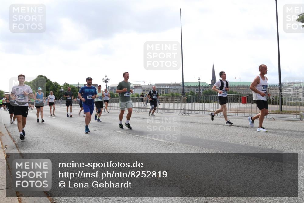 29.06.2025 - hella hamburg halbmarathon Lena Gebhardt http://msf.ph/oto/8252819 29.06.2025 10:45:45 Lombardsbrücke 1004, 1033, 1060, 1085, 1100, 1104, 1421, 1426, 1555, 1713, 1854, 1867, 1868, 1983, 2008, 2216, 2217, 2398, 2522, 2550, 2657, 2664, 2917, 2954, 2965, 2973, 3357, 3377, 3879, 4099, 4102, 4104, 4223, 4224, 4306, 4317, 4388, 4504, 4572, 4820, 5044, 5099, 5108, 5339, 5635, 5636, 5769, 5770, 5892, 5949, 6133, 6150, 6333, 6623, 6763, 6788, 6911, 6922, 7268, 7283, 7356, 7530, 7541, 7605, 7859, 8605, 8745, 9120, 9121, 9426, 9620, 10030, 10182, 10225, 10327, 10329, 10367, 10511 meine-sportfotos.de