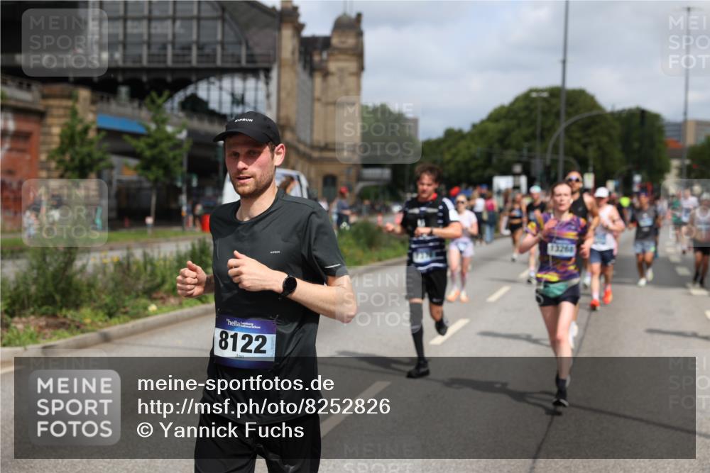 29.06.2025 - hella hamburg halbmarathon Yannick Fuchs http://msf.ph/oto/8252826 29.06.2025 10:35:36 20KM 1136, 1631, 1677, 2568, 2797, 3618, 4205, 4303, 4380, 4634, 4871, 4889, 4893, 5007, 5014, 5026, 5410, 5709, 6429, 6683, 6771, 6901, 7080, 7284, 7378, 7774, 7796, 8074, 8122, 8966, 9358, 9547, 9640, 9659, 9711, 9755, 9979, 10375, 10783, 10934, 10978, 11062, 11765, 11922, 11959, 12292, 12385, 12895, 13268, 13457, 14555, 14661, 14820, 15164, 15247, 15351, 16201, 16249, 16347, 16599, 16816, 17100, 17720, 17834, 17971, 18045, 18049, 18399, 18412, 18573 meine-sportfotos.de