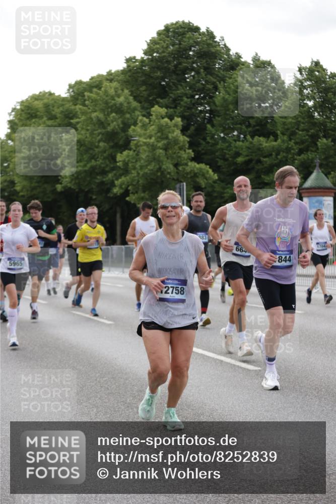 29.06.2025 - hella hamburg halbmarathon Jannik Wohlers http://msf.ph/oto/8252839 29.06.2025 10:31:13 Lombardsbrücke 1235, 1844, 1879, 2831, 2832, 3396, 3397, 3424, 3571, 3681, 4953, 5165, 5846, 5965, 6160, 6546, 6573, 6640, 7334, 7772, 8304, 8620, 8806, 9078, 9104, 9183, 9478, 9812, 9882, 9883, 10240, 10421, 10435, 10586, 11178, 11587, 12381, 12758, 13724, 15024, 15102, 15222, 15575, 16541, 16978, 17043, 17362, 17404, 17517, 17706, 17989, 18433, 18507, 18613, 18672, 18943, 19068, 19233 meine-sportfotos.de