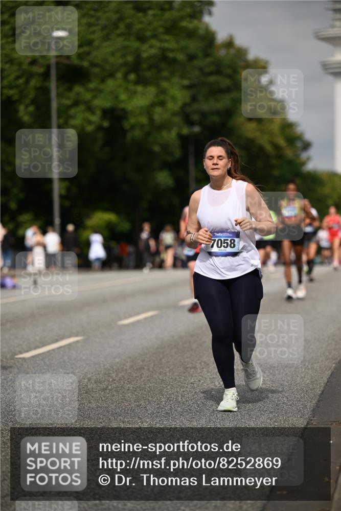 29.06.2025 - hella hamburg halbmarathon Dr. Thomas Lammeyer http://msf.ph/oto/8252869 29.06.2025 10:14:24 Kennedybrücke 1052, 1186, 1456, 1513, 4389, 7058, 7250, 8685, 9150, 9681, 9829, 9988 meine-sportfotos.de