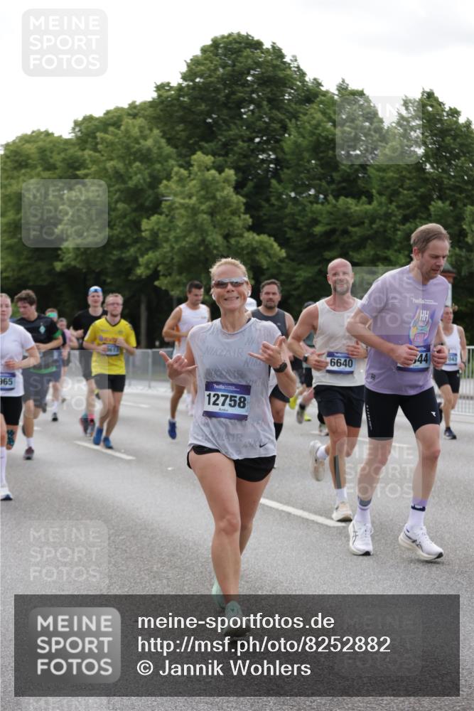 29.06.2025 - hella hamburg halbmarathon Jannik Wohlers http://msf.ph/oto/8252882 29.06.2025 10:31:13 Lombardsbrücke 1235, 1844, 1879, 2831, 2832, 3396, 3397, 3424, 3571, 3681, 4953, 5165, 5846, 5965, 6160, 6546, 6573, 6640, 7334, 7772, 8304, 8620, 8806, 9078, 9104, 9183, 9478, 9812, 9882, 9883, 10240, 10421, 10435, 10586, 11178, 11587, 12381, 12758, 13724, 15024, 15102, 15222, 15575, 16541, 16978, 17043, 17362, 17404, 17517, 17706, 17989, 18433, 18507, 18613, 18672, 18943, 19068, 19233 meine-sportfotos.de