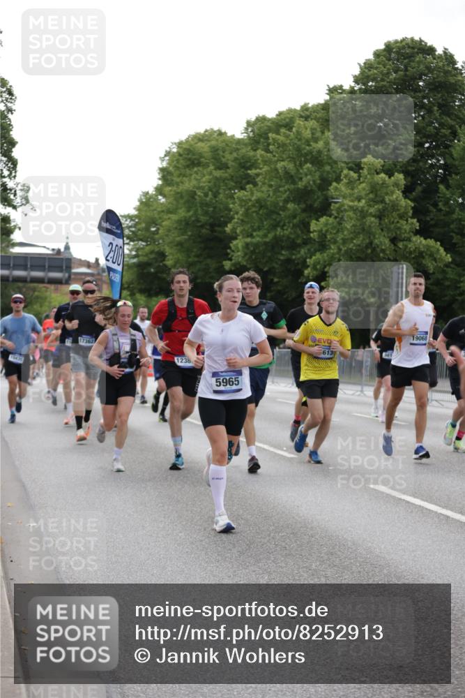 29.06.2025 - hella hamburg halbmarathon Jannik Wohlers http://msf.ph/oto/8252913 29.06.2025 10:31:14 Lombardsbrücke 1235, 1373, 1844, 1879, 2831, 2832, 3396, 3397, 3424, 3571, 3681, 4953, 5165, 5965, 6160, 6546, 6573, 6640, 7334, 7772, 8304, 8620, 8806, 9078, 9104, 9183, 9478, 9812, 9882, 9883, 10240, 10421, 10435, 10586, 11178, 11587, 12381, 12758, 13724, 15024, 15102, 15222, 15575, 16310, 16541, 17043, 17362, 17404, 17517, 17706, 17989, 18433, 18507, 18613, 18629, 18672, 18943, 19068, 19233 meine-sportfotos.de