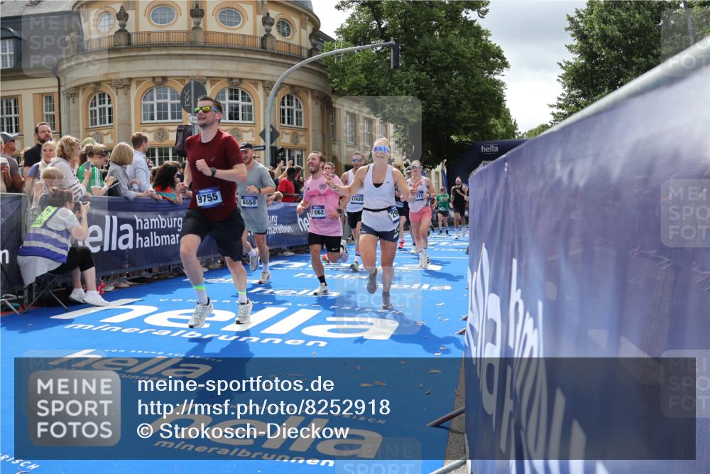 29.06.2025 - hella hamburg halbmarathon Strokosch-Dieckow http://msf.ph/oto/8252918 29.06.2025 10:41:04 Ziel 1136, 2568, 2949, 3332, 3618, 4380, 4871, 5709, 6550, 6683, 8122, 9358, 9659, 9755, 9815, 11062, 11922, 12895, 13268, 17100, 17620, 17971, 18045, 18049 meine-sportfotos.de
