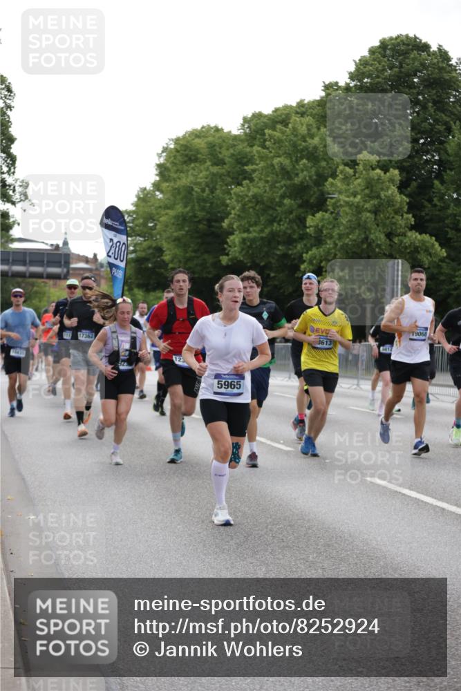 29.06.2025 - hella hamburg halbmarathon Jannik Wohlers http://msf.ph/oto/8252924 29.06.2025 10:31:14 Lombardsbrücke 1235, 1373, 1844, 1879, 2831, 2832, 3396, 3397, 3424, 3571, 3681, 4953, 5165, 5965, 6160, 6546, 6573, 6640, 7334, 7772, 8304, 8620, 8806, 9078, 9104, 9183, 9478, 9812, 9882, 9883, 10240, 10421, 10435, 10586, 11178, 11587, 12381, 12758, 13724, 15024, 15102, 15222, 15575, 16310, 16541, 17043, 17362, 17404, 17517, 17706, 17989, 18433, 18507, 18613, 18629, 18672, 18943, 19068, 19233 meine-sportfotos.de