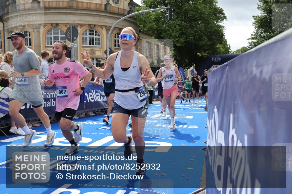 29.06.2025 - hella hamburg halbmarathon Strokosch-Dieckow http://msf.ph/oto/8252932 29.06.2025 10:41:04 Ziel 1136, 2568, 2949, 3332, 3618, 4380, 4871, 5709, 6550, 6683, 8122, 9358, 9659, 9755, 9815, 11062, 11922, 12895, 13268, 17100, 17620, 17971, 18045, 18049 meine-sportfotos.de