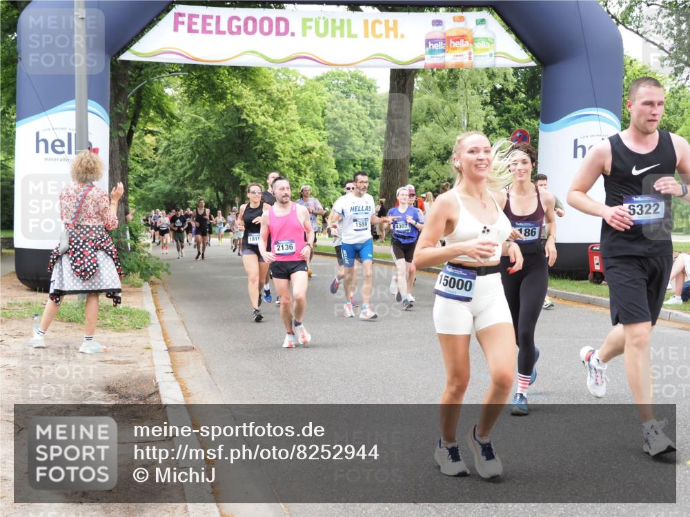 29.06.2025 - hella hamburg halbmarathon MichiJ http://msf.ph/oto/8252944 29.06.2025 10:52:15 Zwischen KM18-KM19 1186, 1229, 2136, 2490, 4307, 5073, 6322, 6706, 7210, 7211, 7907, 8960, 9477, 12426, 14642, 15000, 16063, 17434, 18128, 18199, 19173 meine-sportfotos.de