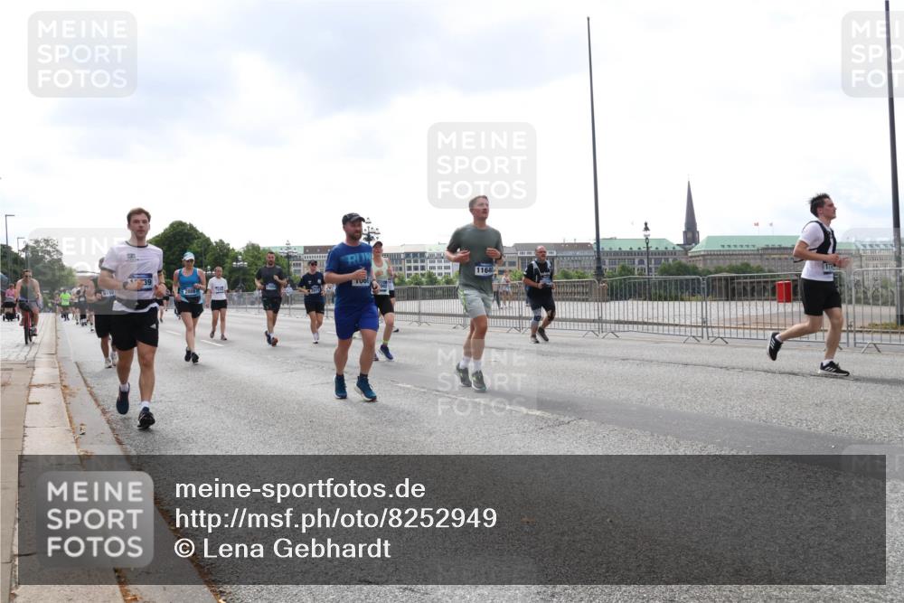29.06.2025 - hella hamburg halbmarathon Lena Gebhardt http://msf.ph/oto/8252949 29.06.2025 10:45:46 Lombardsbrücke 1004, 1033, 1060, 1085, 1100, 1104, 1421, 1426, 1555, 1713, 1854, 1867, 1868, 1983, 2008, 2216, 2217, 2398, 2522, 2550, 2657, 2664, 2917, 2954, 2965, 2973, 3357, 3377, 3879, 4099, 4102, 4104, 4223, 4224, 4306, 4317, 4388, 4504, 4572, 4820, 5044, 5108, 5339, 5635, 5636, 5769, 5770, 5892, 5949, 6133, 6150, 6333, 6623, 6763, 6911, 6922, 7268, 7283, 7356, 7530, 7541, 7605, 7859, 7894, 8745, 9120, 9121, 9426, 9620, 10030, 10182, 10225, 10327, 10329, 10367, 10511, 11358 meine-sportfotos.de
