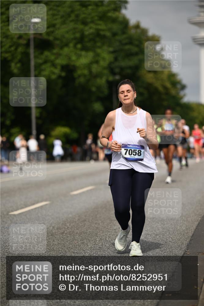 29.06.2025 - hella hamburg halbmarathon Dr. Thomas Lammeyer http://msf.ph/oto/8252951 29.06.2025 10:14:24 Kennedybrücke 1052, 1186, 1456, 1513, 4389, 7058, 7250, 8685, 9150, 9681, 9829, 9988 meine-sportfotos.de