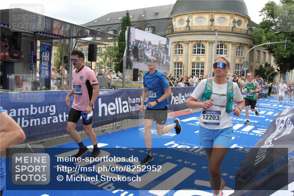 29.06.2025 - hella hamburg halbmarathon Michael Strokosch http://msf.ph/oto/8252952 29.06.2025 10:50:14 Ziel 1119, 1507, 3296, 3562, 7176, 7930, 7932, 8313, 9965, 10371, 11607, 12203, 12235, 13282, 14257, 15620, 18228, 18657, 18658, 18811, 19040 meine-sportfotos.de