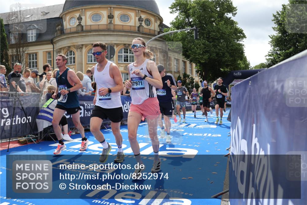 29.06.2025 - hella hamburg halbmarathon Strokosch-Dieckow http://msf.ph/oto/8252974 29.06.2025 10:41:05 Ziel 1136, 2568, 2949, 3332, 3618, 4205, 4380, 4871, 5709, 6550, 6683, 8122, 9358, 9659, 9755, 9815, 10375, 11062, 11922, 12895, 13268, 17100, 17620, 17834, 17971, 18045, 18049 meine-sportfotos.de