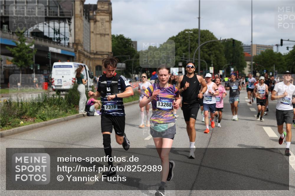 29.06.2025 - hella hamburg halbmarathon Yannick Fuchs http://msf.ph/oto/8252989 29.06.2025 10:35:37 20KM 1136, 1631, 1677, 2568, 2797, 3618, 4205, 4303, 4380, 4634, 4871, 4889, 4893, 5007, 5014, 5026, 5410, 5709, 6429, 6683, 6771, 6901, 7378, 7774, 7796, 8074, 8122, 8966, 9358, 9547, 9640, 9659, 9711, 9755, 9885, 9979, 10375, 10783, 10978, 11062, 11765, 11922, 11959, 12292, 12385, 12895, 13268, 13457, 14555, 14661, 14820, 15164, 15247, 15351, 16201, 16249, 16347, 16599, 16816, 17100, 17720, 17834, 17971, 18045, 18049, 18399, 18412, 18573 meine-sportfotos.de