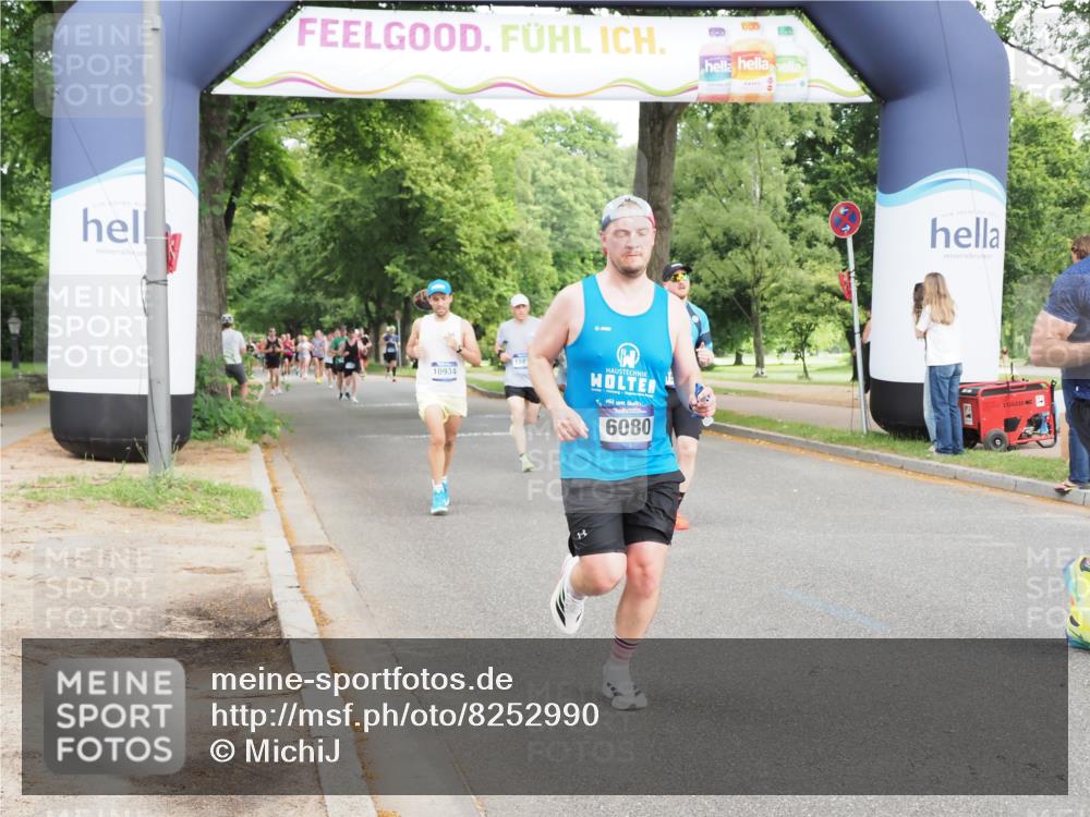 29.06.2025 - hella hamburg halbmarathon MichiJ http://msf.ph/oto/8252990 29.06.2025 10:29:03 Zwischen KM18-KM19 1603, 3332, 4843, 5409, 5916, 6080, 7080, 8465, 8467, 8629, 11731, 14092, 14924, 15424, 15813, 16761, 17214 meine-sportfotos.de