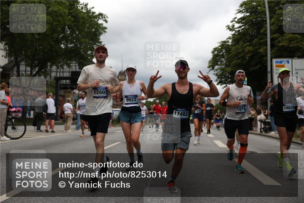29.06.2025 - hella hamburg halbmarathon Yannick Fuchs http://msf.ph/oto/8253014 29.06.2025 10:48:02 20KM 1267, 1422, 1442, 1502, 1549, 1870, 2058, 2432, 2518, 2630, 3096, 3103, 3310, 3819, 3898, 4299, 5020, 5259, 6260, 6294, 6374, 7129, 7395, 7478, 7973, 8223, 8285, 8394, 9032, 9380, 9791, 9922, 10040, 11009, 11068, 11430, 11789, 11844, 12213, 12321, 12607, 12632, 13033, 13147, 13397, 13794, 13803, 13912, 14026, 14239, 14702, 15146, 15856, 16623, 16750, 16780, 17482, 17765, 18308, 18450, 18514, 18612, 18759, 19067, 19177 meine-sportfotos.de