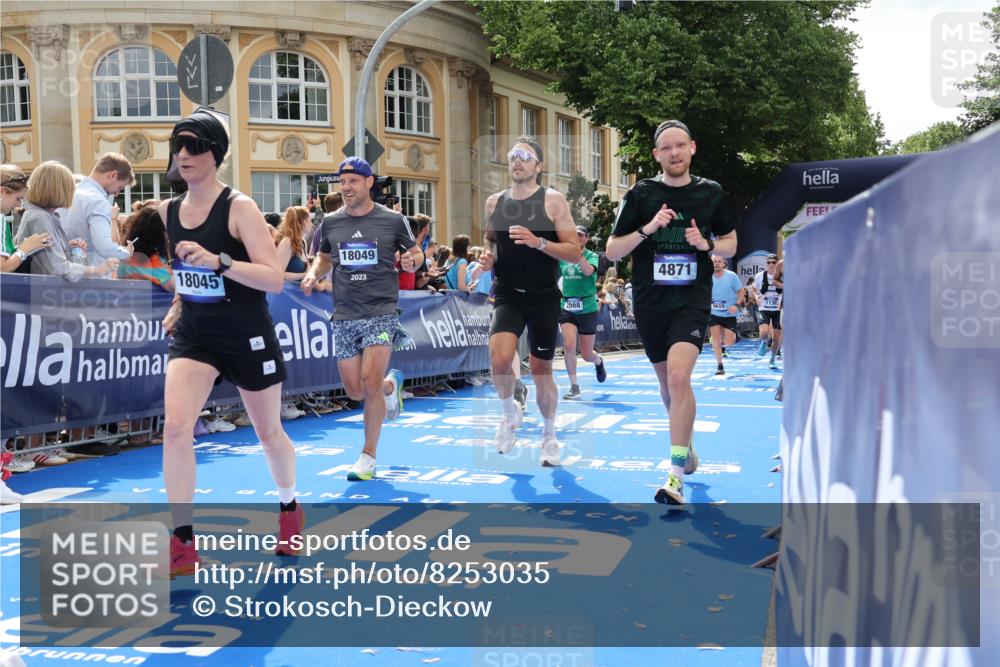 29.06.2025 - hella hamburg halbmarathon Strokosch-Dieckow http://msf.ph/oto/8253035 29.06.2025 10:41:06 Ziel 1136, 2568, 2949, 3332, 3618, 4205, 4380, 4871, 5709, 6550, 6683, 8122, 9358, 9659, 9755, 9815, 10375, 11062, 11922, 12895, 13268, 17100, 17620, 17834, 17971, 18045, 18049 meine-sportfotos.de
