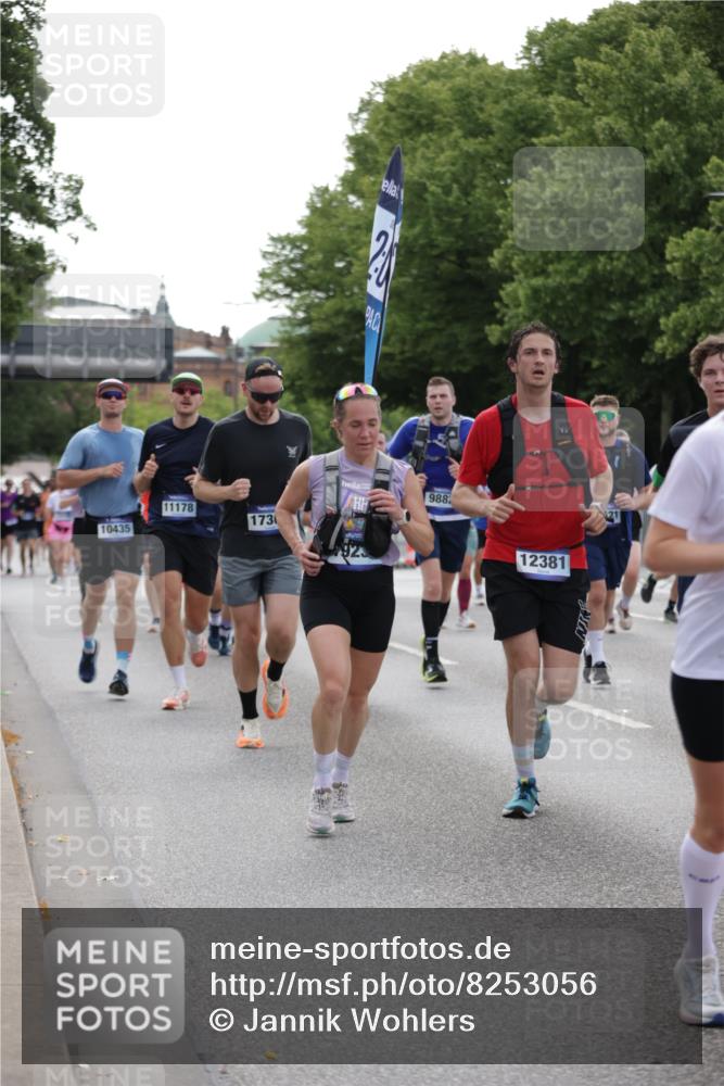 29.06.2025 - hella hamburg halbmarathon Jannik Wohlers http://msf.ph/oto/8253056 29.06.2025 10:31:14 Lombardsbrücke 1235, 1373, 1844, 1879, 2831, 2832, 3396, 3397, 3424, 3571, 3681, 4953, 5165, 5965, 6160, 6546, 6573, 6640, 7334, 7772, 8304, 8620, 8806, 9078, 9104, 9183, 9478, 9812, 9882, 9883, 10240, 10421, 10435, 10586, 11178, 11587, 12381, 12758, 13724, 15024, 15102, 15222, 15575, 16310, 16541, 17043, 17362, 17404, 17517, 17706, 17989, 18433, 18507, 18613, 18629, 18672, 18943, 19068, 19233 meine-sportfotos.de