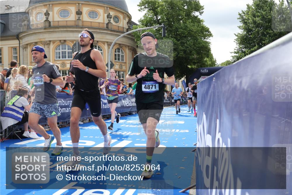 29.06.2025 - hella hamburg halbmarathon Strokosch-Dieckow http://msf.ph/oto/8253064 29.06.2025 10:41:07 Ziel 1136, 2568, 2949, 3332, 3618, 4205, 4380, 4871, 5387, 5709, 6550, 6683, 6901, 8122, 9358, 9659, 9711, 9755, 9815, 10375, 11062, 12434, 12895, 13268, 17100, 17620, 17834, 17971, 18045, 18049 meine-sportfotos.de