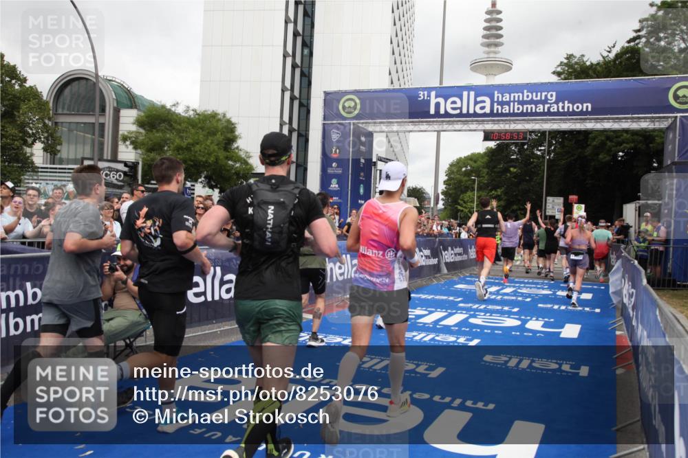 29.06.2025 - hella hamburg halbmarathon Michael Strokosch http://msf.ph/oto/8253076 29.06.2025 10:58:51 Ziel 1319, 2488, 2656, 2840, 3859, 5277, 5675, 6720, 8807, 8929, 10268, 10539, 10943, 11605, 11846, 13512, 13880, 14266, 14902, 14965, 16189, 17405, 17630, 17839, 18232, 18954 meine-sportfotos.de
