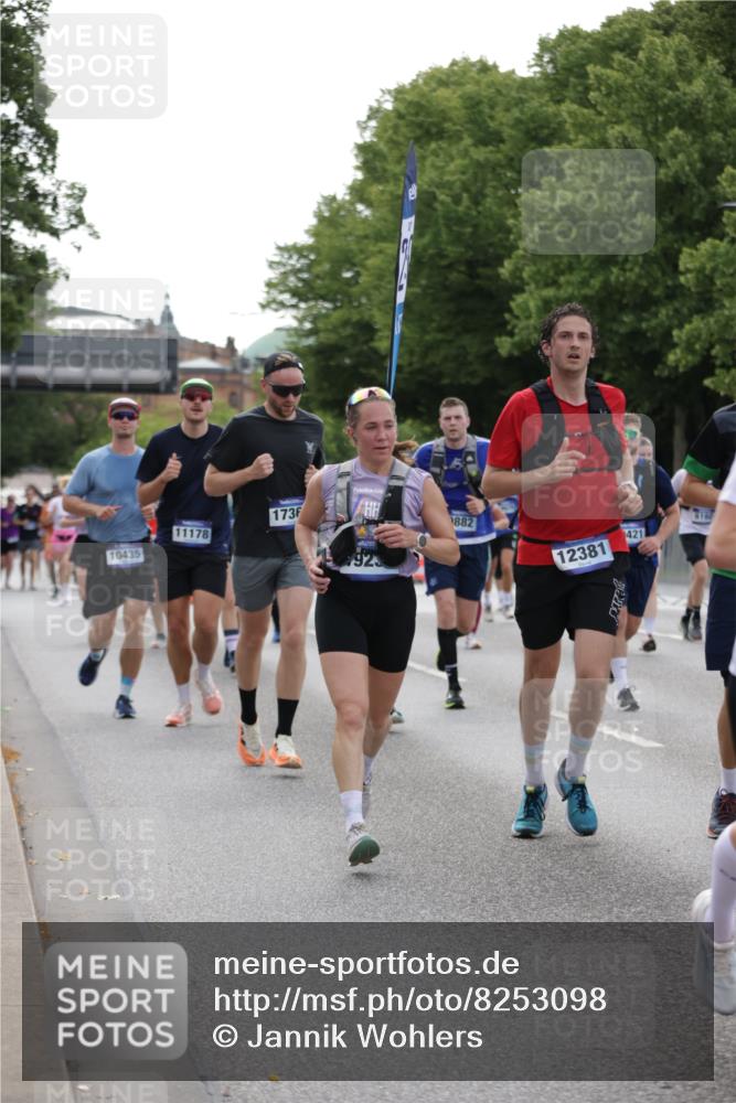29.06.2025 - hella hamburg halbmarathon Jannik Wohlers http://msf.ph/oto/8253098 29.06.2025 10:31:15 Lombardsbrücke 1235, 1373, 1844, 1879, 2831, 2832, 3396, 3397, 3424, 3571, 3681, 4953, 5165, 5965, 6160, 6546, 6573, 6640, 7334, 7772, 8304, 8620, 8806, 9078, 9104, 9183, 9478, 9812, 9882, 9883, 10240, 10421, 10435, 10586, 11178, 11587, 12381, 12758, 13724, 14793, 15024, 15102, 15222, 15575, 16310, 16541, 17043, 17362, 17404, 17517, 17989, 18433, 18507, 18613, 18629, 18672, 18943, 19068, 19233 meine-sportfotos.de