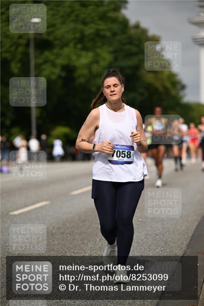 29.06.2025 - hella hamburg halbmarathon Dr. Thomas Lammeyer http://msf.ph/oto/8253099 29.06.2025 10:14:25 Kennedybrücke 1052, 1186, 1456, 4389, 7058, 7250, 8685, 9150, 9829, 9988 meine-sportfotos.de
