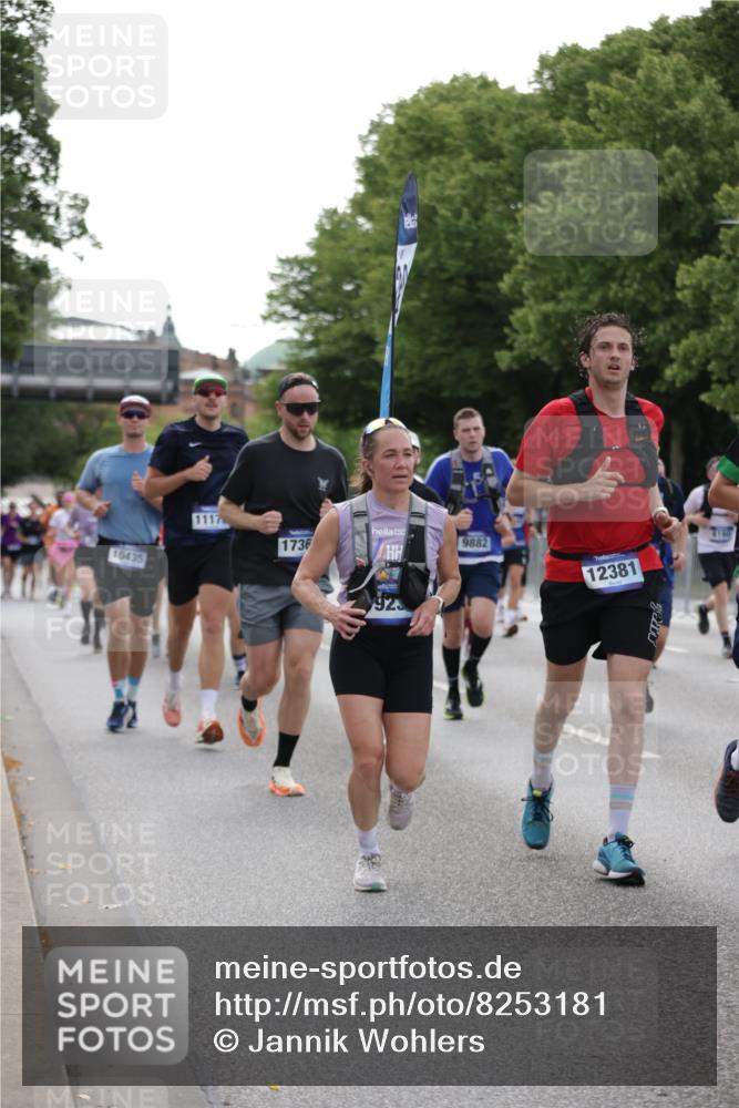 29.06.2025 - hella hamburg halbmarathon Jannik Wohlers http://msf.ph/oto/8253181 29.06.2025 10:31:15 Lombardsbrücke 1235, 1373, 1844, 1879, 2831, 2832, 3396, 3397, 3424, 3571, 3681, 4953, 5165, 5965, 6160, 6546, 6573, 6640, 7334, 7772, 8304, 8620, 8806, 9078, 9104, 9183, 9478, 9812, 9882, 9883, 10240, 10421, 10435, 10586, 11178, 11587, 12381, 12758, 13724, 14793, 15024, 15102, 15222, 15575, 16310, 16541, 17043, 17362, 17404, 17517, 17989, 18433, 18507, 18613, 18629, 18672, 18943, 19068, 19233 meine-sportfotos.de