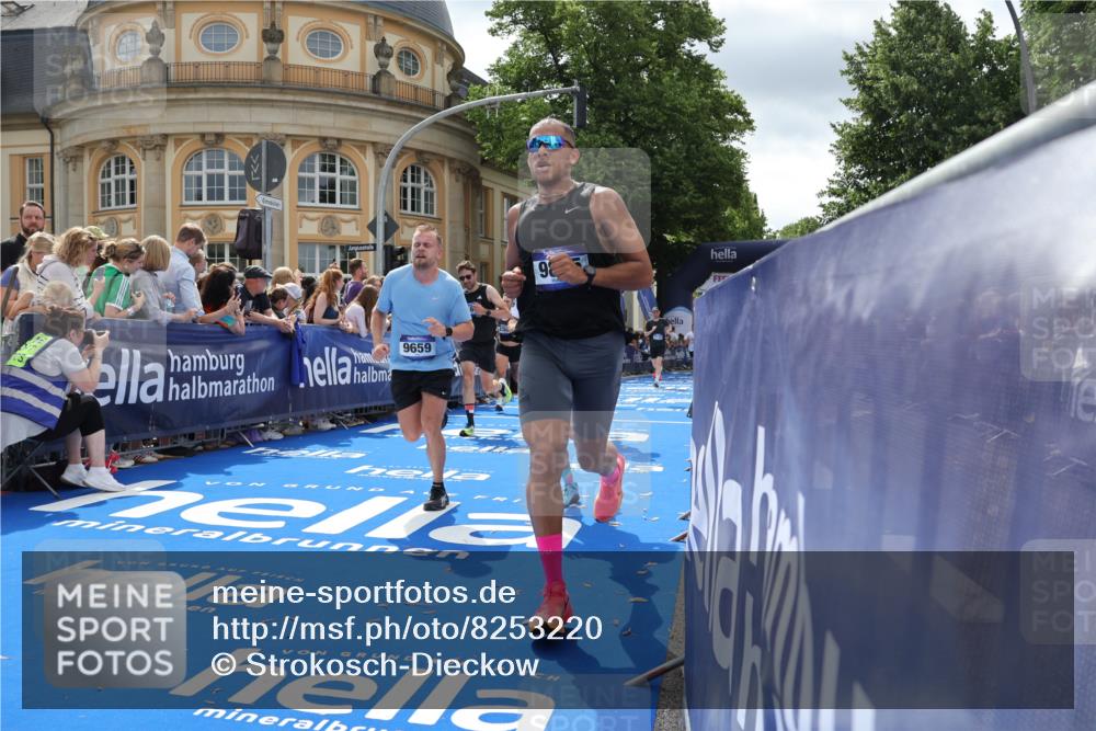 29.06.2025 - hella hamburg halbmarathon Strokosch-Dieckow http://msf.ph/oto/8253220 29.06.2025 10:41:09 Ziel 1136, 2568, 3332, 3618, 4205, 4380, 4871, 5387, 5709, 6683, 6901, 8122, 9358, 9659, 9711, 9815, 10375, 12434, 12895, 13268, 17100, 17620, 17834, 17971, 18045, 18049 meine-sportfotos.de