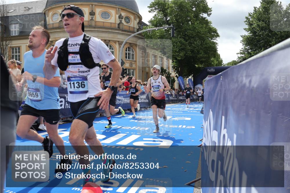 29.06.2025 - hella hamburg halbmarathon Strokosch-Dieckow http://msf.ph/oto/8253304 29.06.2025 10:41:10 Ziel 1136, 2568, 3332, 3618, 4205, 4380, 4871, 5387, 5709, 6901, 8122, 9358, 9659, 9711, 9815, 10375, 12434, 12895, 13268, 17100, 17620, 17834, 18045, 18049 meine-sportfotos.de