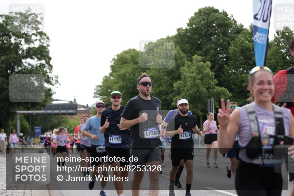 29.06.2025 - hella hamburg halbmarathon Jannik Wohlers http://msf.ph/oto/8253326 29.06.2025 10:31:17 Lombardsbrücke 1235, 1373, 1844, 1879, 2831, 2832, 3396, 3397, 3424, 3571, 3681, 4953, 5165, 5965, 6160, 6546, 6573, 6640, 7334, 8304, 8620, 8806, 9078, 9104, 9183, 9478, 9812, 9882, 9883, 10148, 10240, 10421, 10435, 10653, 11178, 12381, 12758, 13724, 14793, 15024, 15102, 15222, 15575, 16310, 16541, 17043, 17362, 17404, 17517, 18433, 18613, 18629, 18672, 19068, 19233 meine-sportfotos.de