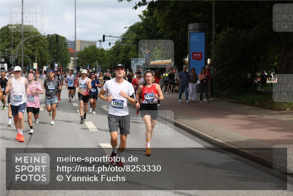 29.06.2025 - hella hamburg halbmarathon Yannick Fuchs http://msf.ph/oto/8253330 29.06.2025 10:35:38 20KM 1136, 1631, 1677, 2568, 2797, 3618, 4205, 4303, 4380, 4634, 4871, 4893, 5007, 5014, 5026, 5410, 5709, 6429, 6550, 6683, 6771, 6901, 7378, 7774, 7796, 8074, 8122, 8966, 9358, 9547, 9640, 9659, 9711, 9755, 9885, 10375, 10783, 10978, 11062, 11765, 11922, 12292, 12385, 12895, 13268, 13457, 14555, 14661, 15164, 15247, 15351, 16201, 16249, 16347, 16599, 16816, 17100, 17720, 17834, 17971, 18045, 18049, 18399, 18412, 18573 meine-sportfotos.de