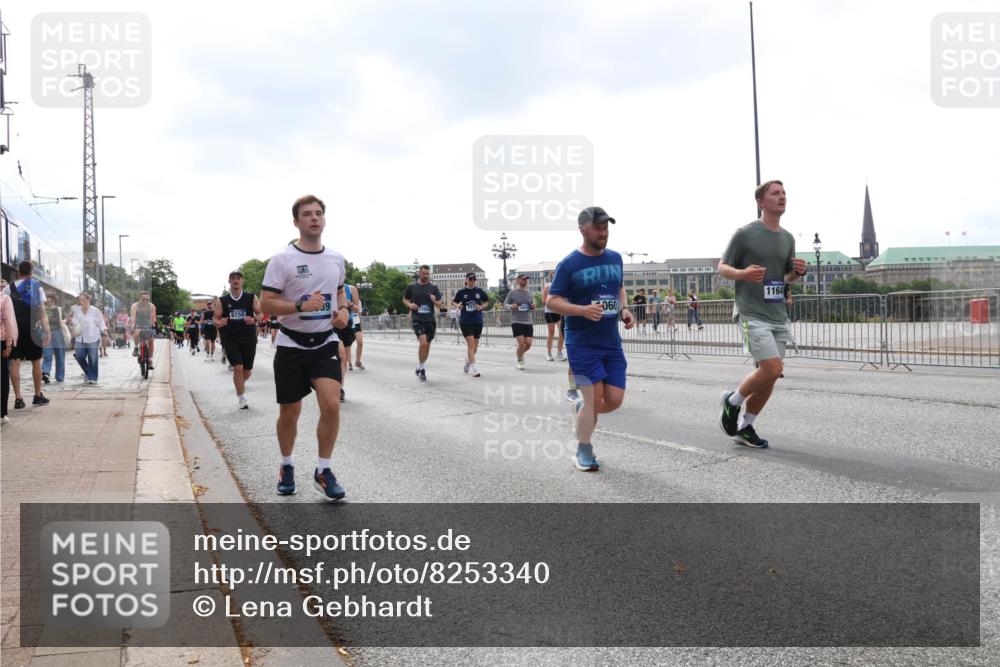 29.06.2025 - hella hamburg halbmarathon Lena Gebhardt http://msf.ph/oto/8253340 29.06.2025 10:45:46 Lombardsbrücke 1004, 1033, 1060, 1085, 1100, 1104, 1421, 1426, 1555, 1713, 1854, 1867, 1868, 1983, 2008, 2216, 2217, 2398, 2522, 2550, 2657, 2664, 2917, 2954, 2965, 2973, 3357, 3377, 3879, 4099, 4102, 4104, 4223, 4224, 4306, 4317, 4388, 4504, 4572, 4820, 5044, 5108, 5339, 5635, 5636, 5769, 5770, 5892, 5949, 6133, 6150, 6333, 6623, 6763, 6911, 6922, 7268, 7283, 7356, 7530, 7541, 7605, 7859, 7894, 8745, 9120, 9121, 9426, 9620, 10030, 10182, 10225, 10327, 10329, 10367, 10511, 11358 meine-sportfotos.de