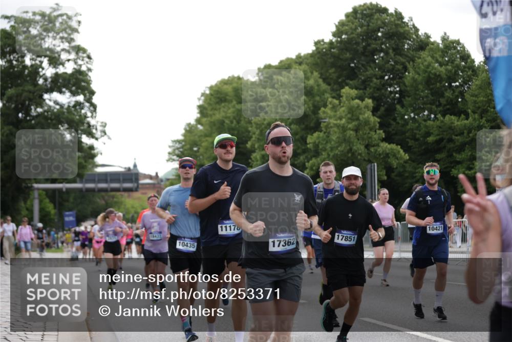 29.06.2025 - hella hamburg halbmarathon Jannik Wohlers http://msf.ph/oto/8253371 29.06.2025 10:31:17 Lombardsbrücke 1235, 1373, 1844, 1879, 2831, 2832, 3396, 3397, 3424, 3571, 3681, 4953, 5165, 5965, 6160, 6546, 6573, 6640, 7334, 8304, 8620, 8806, 9078, 9104, 9183, 9478, 9812, 9882, 9883, 10148, 10240, 10421, 10435, 10653, 11178, 12381, 12758, 13724, 14793, 15024, 15102, 15222, 15575, 16310, 16541, 17043, 17362, 17404, 17517, 18433, 18613, 18629, 18672, 19068, 19233 meine-sportfotos.de