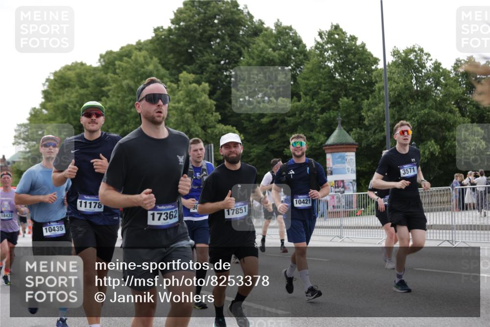 29.06.2025 - hella hamburg halbmarathon Jannik Wohlers http://msf.ph/oto/8253378 29.06.2025 10:31:17 Lombardsbrücke 1235, 1373, 1844, 1879, 2831, 2832, 3396, 3397, 3424, 3571, 3681, 4953, 5165, 5965, 6160, 6546, 6573, 6640, 7334, 8304, 8620, 8806, 9078, 9104, 9183, 9478, 9812, 9882, 9883, 10148, 10240, 10421, 10435, 10653, 11178, 12381, 12758, 13724, 14793, 15024, 15102, 15222, 15575, 16310, 16541, 17043, 17362, 17404, 17517, 18433, 18613, 18629, 18672, 19068, 19233 meine-sportfotos.de