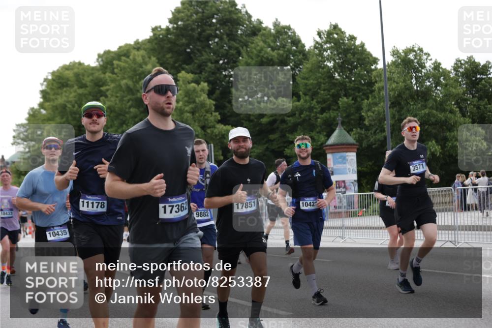 29.06.2025 - hella hamburg halbmarathon Jannik Wohlers http://msf.ph/oto/8253387 29.06.2025 10:31:17 Lombardsbrücke 1235, 1373, 1844, 1879, 2831, 2832, 3396, 3397, 3424, 3571, 3681, 4953, 5165, 5965, 6160, 6546, 6573, 6640, 7334, 8304, 8620, 8806, 9078, 9104, 9183, 9478, 9812, 9882, 9883, 10148, 10240, 10421, 10435, 10653, 11178, 12381, 12758, 13724, 14793, 15024, 15102, 15222, 15575, 16310, 16541, 17043, 17362, 17404, 17517, 18433, 18613, 18629, 18672, 19068, 19233 meine-sportfotos.de