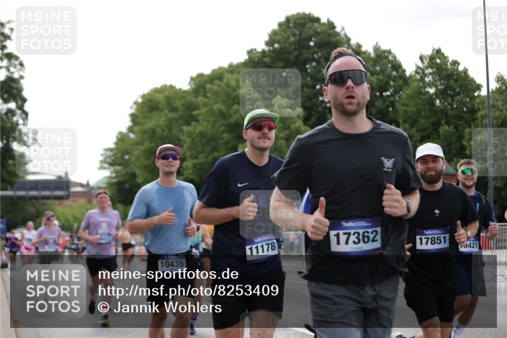 29.06.2025 - hella hamburg halbmarathon Jannik Wohlers http://msf.ph/oto/8253409 29.06.2025 10:31:18 Lombardsbrücke 1235, 1373, 1844, 1879, 2831, 2832, 3396, 3397, 3424, 3571, 3681, 3751, 4877, 4953, 5165, 5965, 6160, 6546, 6573, 6640, 7334, 8304, 8620, 8806, 9078, 9104, 9183, 9478, 9812, 9882, 9883, 10148, 10240, 10421, 10435, 10653, 11178, 12381, 12758, 13724, 14793, 15024, 15102, 15222, 15575, 16310, 16541, 17043, 17362, 17404, 17517, 18433, 18613, 18629, 18672, 19068, 19233 meine-sportfotos.de