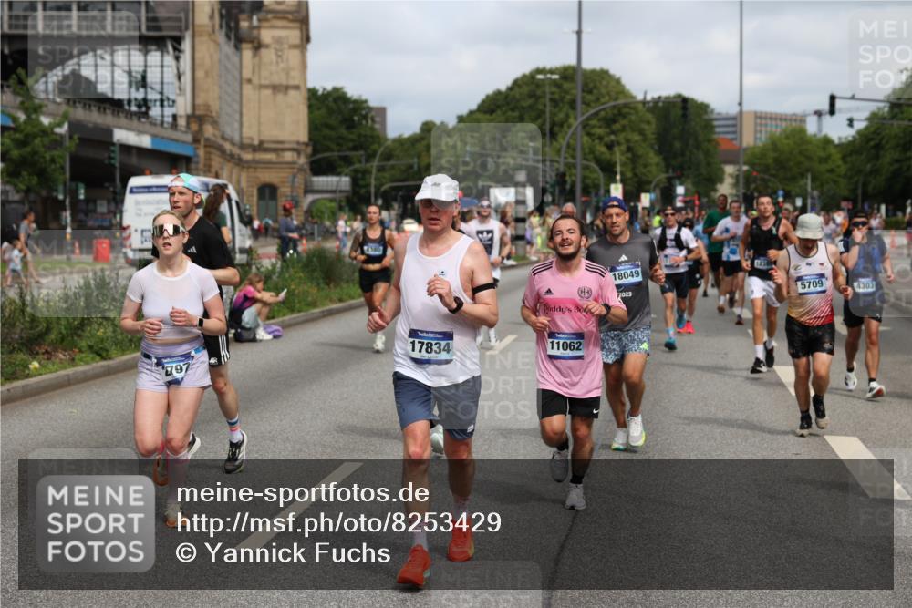 29.06.2025 - hella hamburg halbmarathon Yannick Fuchs http://msf.ph/oto/8253429 29.06.2025 10:35:40 20KM 1136, 1631, 1677, 2568, 2797, 3618, 4205, 4303, 4380, 4634, 4871, 4893, 5026, 5410, 5709, 6429, 6550, 6683, 6771, 6901, 7378, 7774, 7796, 8122, 9358, 9547, 9640, 9659, 9711, 9755, 9885, 10375, 10783, 10978, 11062, 11765, 11922, 12292, 12385, 12895, 13268, 13457, 14555, 14661, 15247, 15351, 16201, 16347, 16816, 17100, 17720, 17834, 17971, 18045, 18049, 18399, 18412, 18573 meine-sportfotos.de