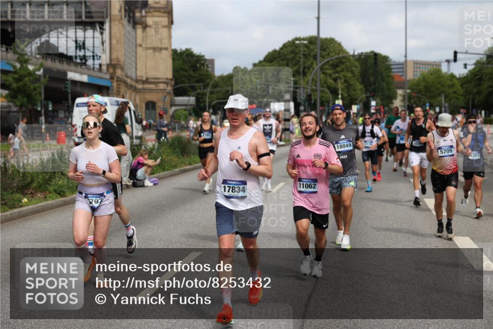 29.06.2025 - hella hamburg halbmarathon Yannick Fuchs http://msf.ph/oto/8253432 29.06.2025 10:35:40 20KM 1136, 1631, 1677, 2568, 2797, 3618, 4205, 4303, 4380, 4634, 4871, 4893, 5026, 5410, 5709, 6429, 6550, 6683, 6771, 6901, 7378, 7774, 7796, 8122, 9358, 9547, 9640, 9659, 9711, 9755, 9885, 10375, 10783, 10978, 11062, 11765, 11922, 12292, 12385, 12895, 13268, 13457, 14555, 14661, 15247, 15351, 16201, 16347, 16816, 17100, 17720, 17834, 17971, 18045, 18049, 18399, 18412, 18573 meine-sportfotos.de