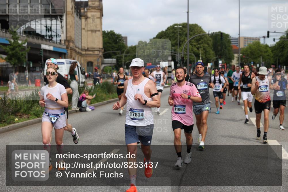 29.06.2025 - hella hamburg halbmarathon Yannick Fuchs http://msf.ph/oto/8253437 29.06.2025 10:35:40 20KM 1136, 1631, 1677, 2568, 2797, 3618, 4205, 4303, 4380, 4634, 4871, 4893, 5026, 5410, 5709, 6429, 6550, 6683, 6771, 6901, 7378, 7774, 7796, 8122, 9358, 9547, 9640, 9659, 9711, 9755, 9885, 10375, 10783, 10978, 11062, 11765, 11922, 12292, 12385, 12895, 13268, 13457, 14555, 14661, 15247, 15351, 16201, 16347, 16816, 17100, 17720, 17834, 17971, 18045, 18049, 18399, 18412, 18573 meine-sportfotos.de
