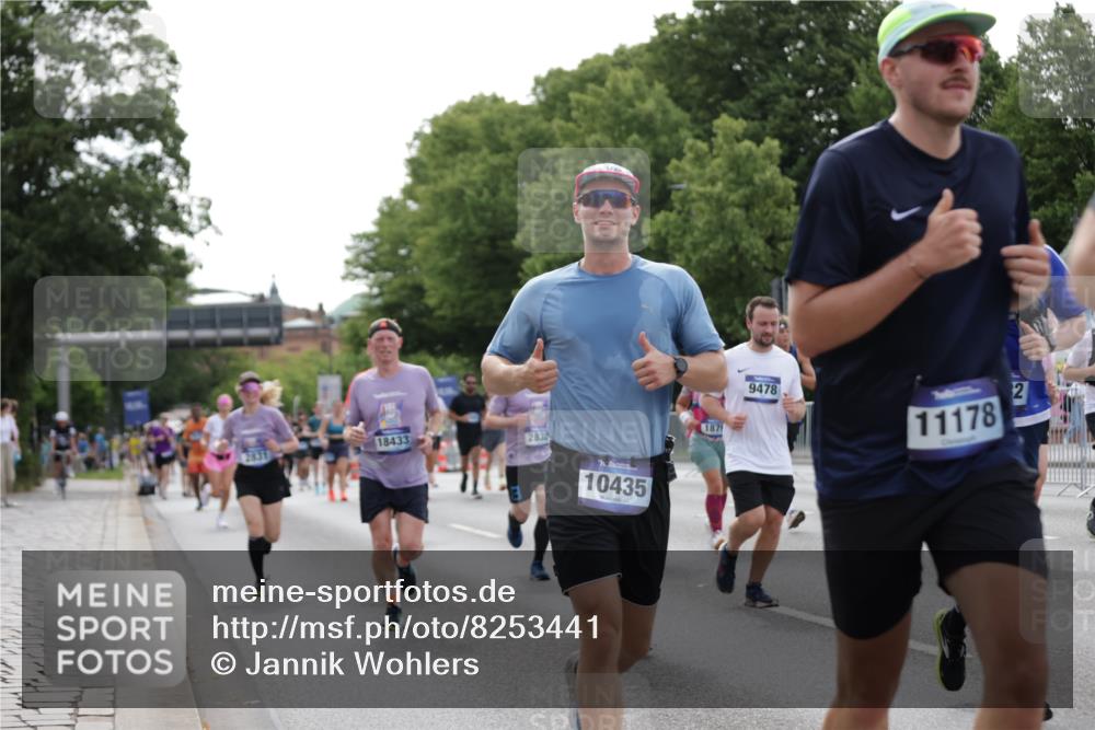 29.06.2025 - hella hamburg halbmarathon Jannik Wohlers http://msf.ph/oto/8253441 29.06.2025 10:31:18 Lombardsbrücke 1235, 1373, 1844, 1879, 2831, 2832, 3396, 3397, 3424, 3571, 3681, 3751, 4877, 4953, 5165, 5965, 6160, 6546, 6573, 6640, 7334, 8304, 8620, 8806, 9078, 9104, 9183, 9478, 9812, 9882, 9883, 10148, 10240, 10421, 10435, 10653, 11178, 12381, 12758, 13724, 14793, 15024, 15102, 15222, 15575, 16310, 16541, 17043, 17362, 17404, 17517, 18433, 18613, 18629, 18672, 19068, 19233 meine-sportfotos.de