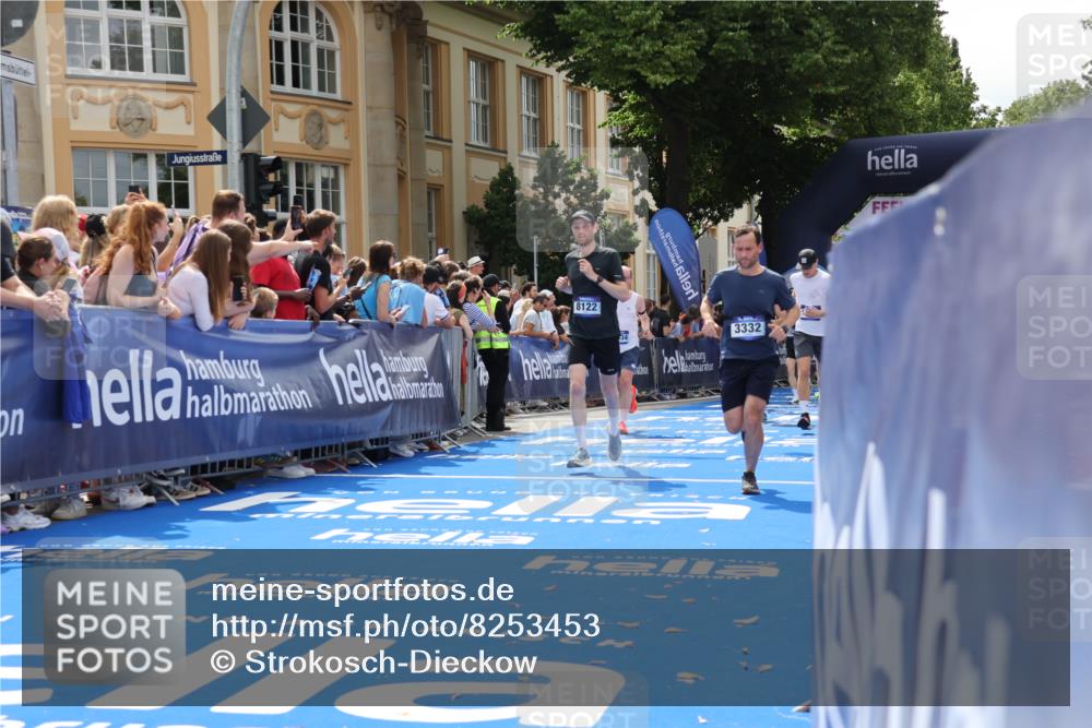 29.06.2025 - hella hamburg halbmarathon Strokosch-Dieckow http://msf.ph/oto/8253453 29.06.2025 10:41:12 Ziel 1136, 2568, 3332, 3618, 4205, 4303, 4380, 5387, 5709, 6901, 8122, 9659, 9711, 9815, 10375, 12434, 12895, 13268, 13876, 17834, 18764 meine-sportfotos.de
