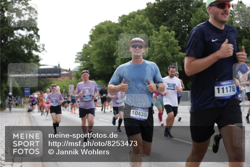 29.06.2025 - hella hamburg halbmarathon Jannik Wohlers http://msf.ph/oto/8253473 29.06.2025 10:31:18 Lombardsbrücke 1235, 1373, 1844, 1879, 2831, 2832, 3396, 3397, 3424, 3571, 3681, 3751, 4877, 4953, 5165, 5965, 6160, 6546, 6573, 6640, 7334, 8304, 8620, 8806, 9078, 9104, 9183, 9478, 9812, 9882, 9883, 10148, 10240, 10421, 10435, 10653, 11178, 12381, 12758, 13724, 14793, 15024, 15102, 15222, 15575, 16310, 16541, 17043, 17362, 17404, 17517, 18433, 18613, 18629, 18672, 19068, 19233 meine-sportfotos.de