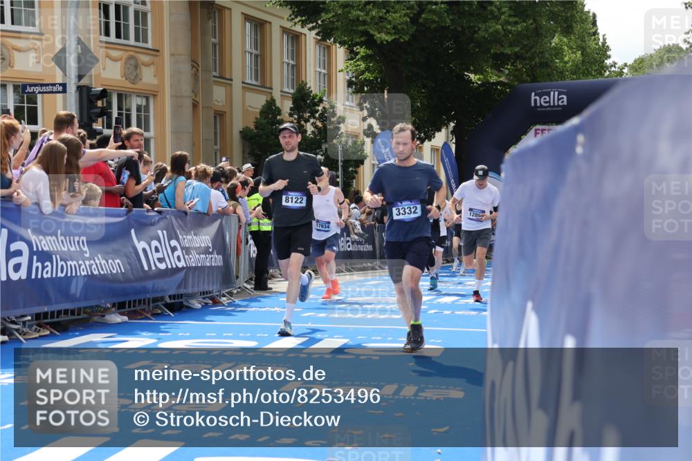 29.06.2025 - hella hamburg halbmarathon Strokosch-Dieckow http://msf.ph/oto/8253496 29.06.2025 10:41:12 Ziel 1136, 2568, 3332, 3618, 4205, 4303, 4380, 5387, 5709, 6901, 8122, 9659, 9711, 9815, 10375, 12434, 12895, 13268, 13876, 17834, 18764 meine-sportfotos.de