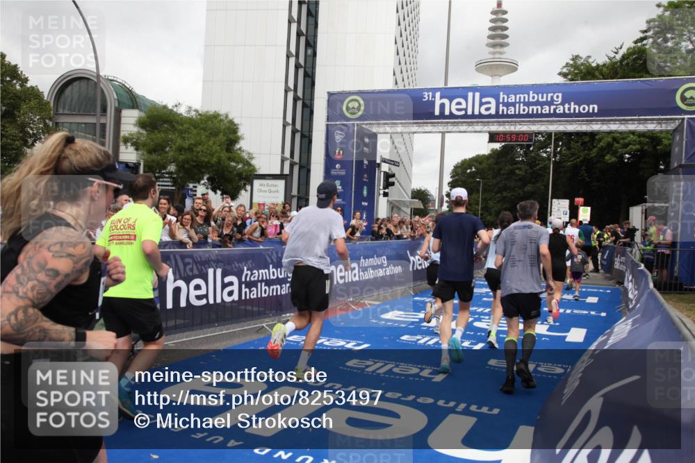 29.06.2025 - hella hamburg halbmarathon Michael Strokosch http://msf.ph/oto/8253497 29.06.2025 10:58:59 Ziel 2159, 3859, 4632, 4833, 5885, 6438, 6860, 7223, 8807, 9156, 9353, 10268, 10518, 10788, 10915, 12734, 12735, 13654, 14673, 17531, 17810, 17931, 18180, 18833, 19002, 19003 meine-sportfotos.de