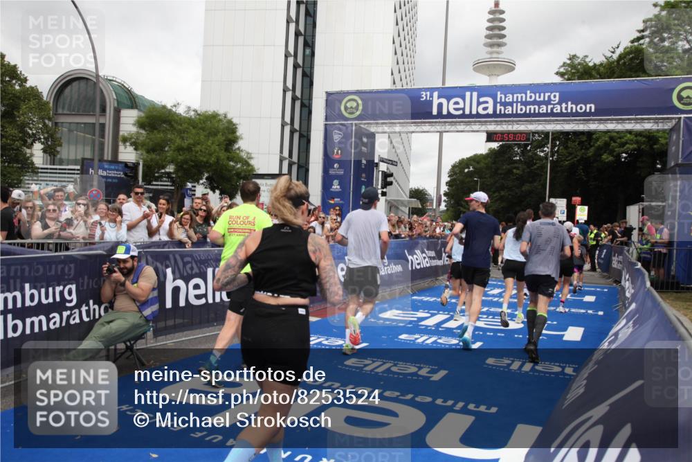 29.06.2025 - hella hamburg halbmarathon Michael Strokosch http://msf.ph/oto/8253524 29.06.2025 10:58:59 Ziel 2159, 3859, 4632, 4833, 5885, 6438, 6860, 7223, 8807, 9156, 9353, 10268, 10518, 10788, 10915, 12734, 12735, 13654, 14673, 17531, 17810, 17931, 18180, 18833, 19002, 19003 meine-sportfotos.de