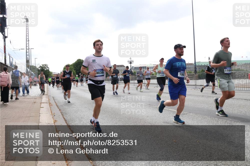 29.06.2025 - hella hamburg halbmarathon Lena Gebhardt http://msf.ph/oto/8253531 29.06.2025 10:45:47 Lombardsbrücke 1004, 1033, 1060, 1085, 1100, 1104, 1421, 1426, 1555, 1713, 1854, 1867, 1868, 1983, 2008, 2216, 2217, 2398, 2522, 2550, 2657, 2664, 2917, 2954, 2965, 2973, 3357, 3377, 4099, 4102, 4104, 4223, 4224, 4306, 4317, 4388, 4572, 5044, 5339, 5635, 5703, 5769, 5770, 5892, 5949, 6133, 6150, 6333, 6623, 6763, 6911, 6922, 7268, 7283, 7356, 7530, 7541, 7605, 7859, 7894, 8745, 9120, 9121, 9426, 9620, 10030, 10182, 10225, 10327, 10329, 10367, 10511, 11358 meine-sportfotos.de
