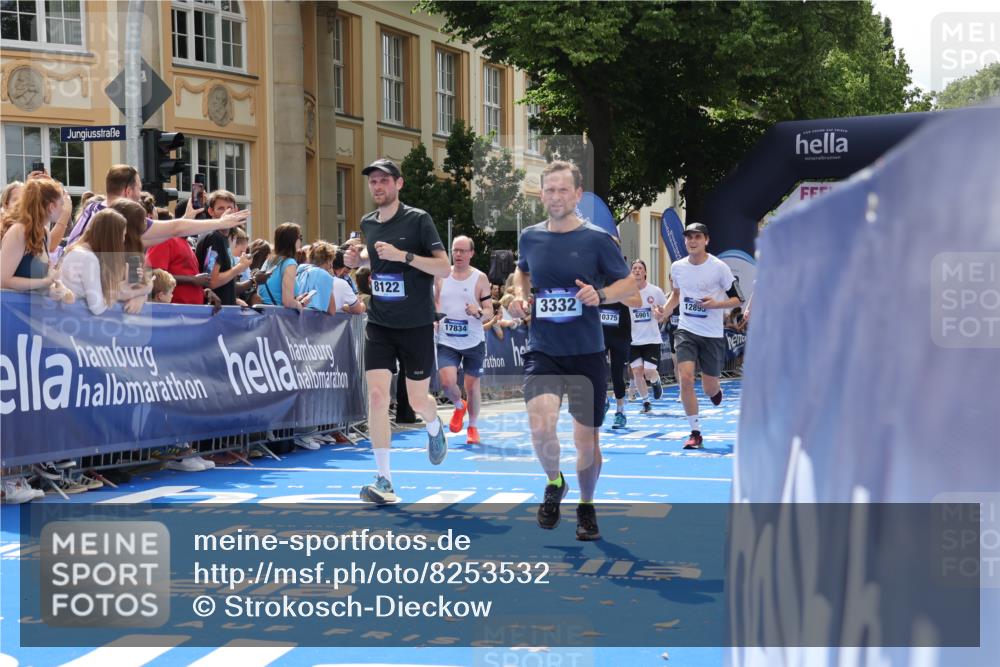 29.06.2025 - hella hamburg halbmarathon Strokosch-Dieckow http://msf.ph/oto/8253532 29.06.2025 10:41:13 Ziel 1136, 1570, 3332, 3618, 4205, 4303, 4380, 5387, 5709, 6901, 8122, 9659, 9711, 9815, 10375, 12434, 12895, 13876, 17834, 18764 meine-sportfotos.de