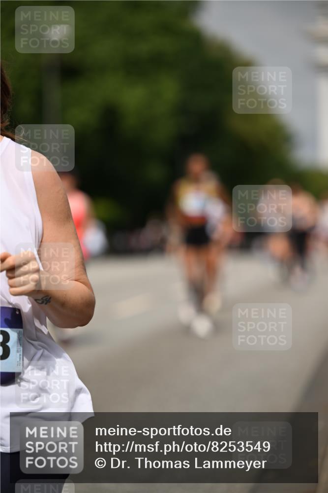 29.06.2025 - hella hamburg halbmarathon Dr. Thomas Lammeyer http://msf.ph/oto/8253549 29.06.2025 10:14:27 Kennedybrücke 1052, 1186, 1456, 4389, 7058, 7250, 8685, 9150, 9829, 9988 meine-sportfotos.de
