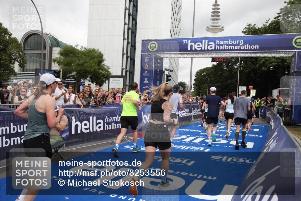 29.06.2025 - hella hamburg halbmarathon Michael Strokosch http://msf.ph/oto/8253556 29.06.2025 10:58:59 Ziel 2159, 3859, 4632, 4833, 5885, 6438, 6860, 7223, 8807, 9156, 9353, 10268, 10518, 10788, 10915, 12734, 12735, 13654, 14673, 17531, 17810, 17931, 18180, 18833, 19002, 19003 meine-sportfotos.de