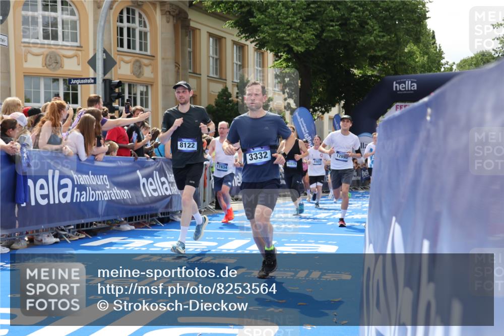 29.06.2025 - hella hamburg halbmarathon Strokosch-Dieckow http://msf.ph/oto/8253564 29.06.2025 10:41:13 Ziel 1136, 1570, 3332, 3618, 4205, 4303, 4380, 5387, 5709, 6901, 8122, 9659, 9711, 9815, 10375, 12434, 12895, 13876, 17834, 18764 meine-sportfotos.de