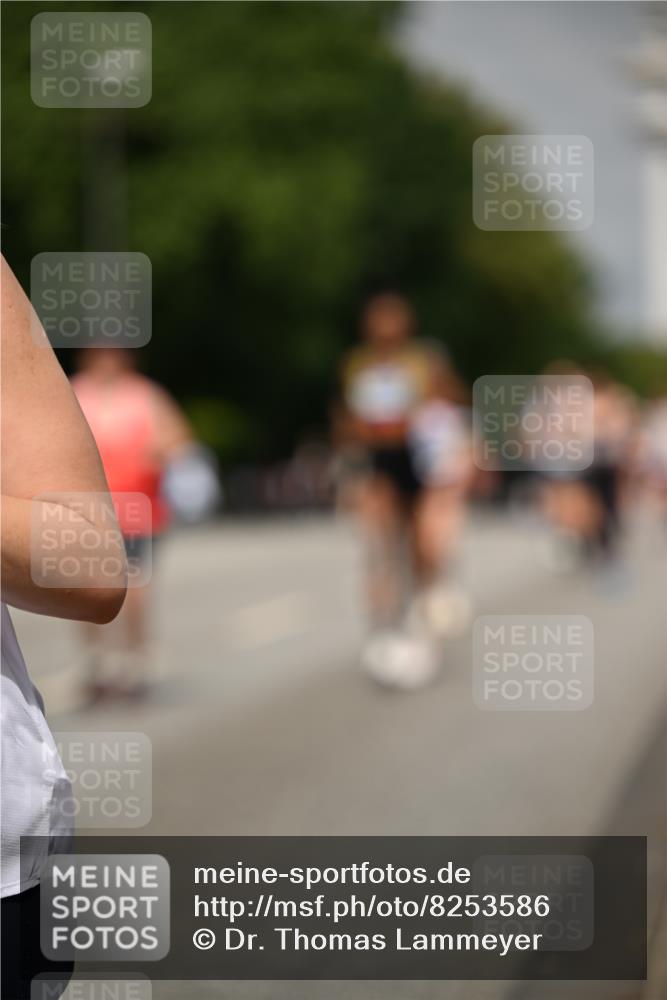 29.06.2025 - hella hamburg halbmarathon Dr. Thomas Lammeyer http://msf.ph/oto/8253586 29.06.2025 10:14:27 Kennedybrücke 1052, 1186, 1456, 4389, 7058, 7250, 8685, 9150, 9829, 9988 meine-sportfotos.de