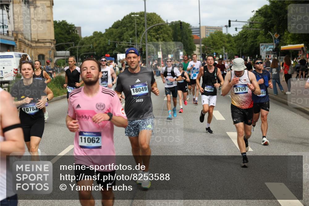 29.06.2025 - hella hamburg halbmarathon Yannick Fuchs http://msf.ph/oto/8253588 29.06.2025 10:35:41 20KM 1136, 1631, 2568, 2579, 2797, 3618, 4205, 4303, 4380, 4634, 4871, 4893, 5026, 5410, 5709, 6429, 6550, 6683, 6771, 6901, 7378, 7774, 7796, 8122, 9358, 9547, 9640, 9659, 9711, 9755, 9885, 10375, 10783, 11062, 11765, 11922, 12292, 12385, 12895, 13268, 13457, 14555, 14661, 15247, 15351, 16201, 16347, 16816, 17032, 17100, 17720, 17834, 17971, 18045, 18049, 18412, 18573 meine-sportfotos.de